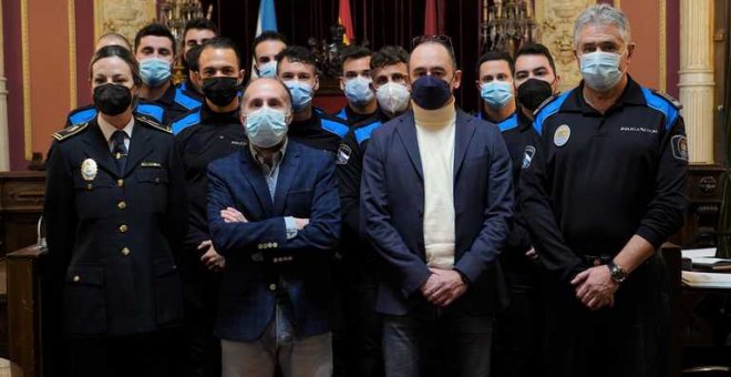 La oposición acusa a Jácome de "comprar voluntades" en la Policía de Ourense a cambio de pagar el doble las horas extra
