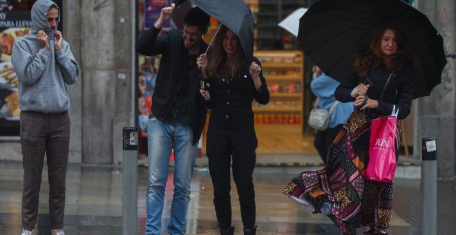 El tiempo para este jueves: alerta por lluvia, oleaje, tormentas y viento