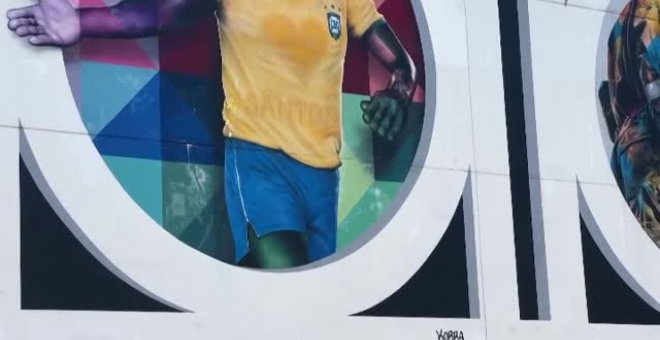 Un enorme mural rinde homenaje a Pelé en su ciudad natal