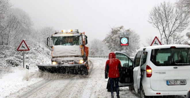 La neu afecta més d'una desena de carreteres de l'Alt Pirineu i Aran