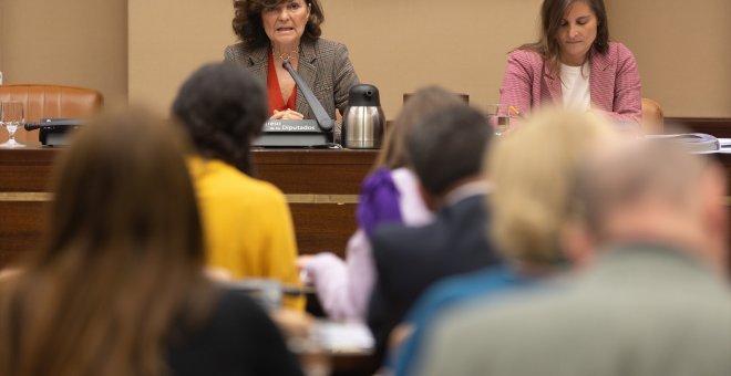 La dirección del PSOE da por cerrado el debate sobre la ley trans pese a las dudas que vierte Carmen Calvo