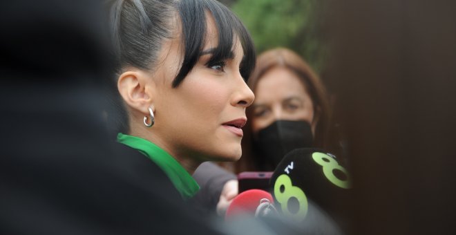 Aitana suplica a la prensa rosa que no la acosen y una reportera la extorsiona ante las cámaras: "Tendrás que respondernos"