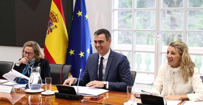 El desafío del Constitucional aúna al Gobierno, la mayoría parlamentaria y el PSOE en torno a Sánchez