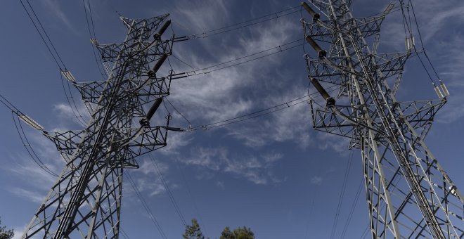 La CNMC baja los peajes de transporte y distribución eléctrica un 1,05% para 2023