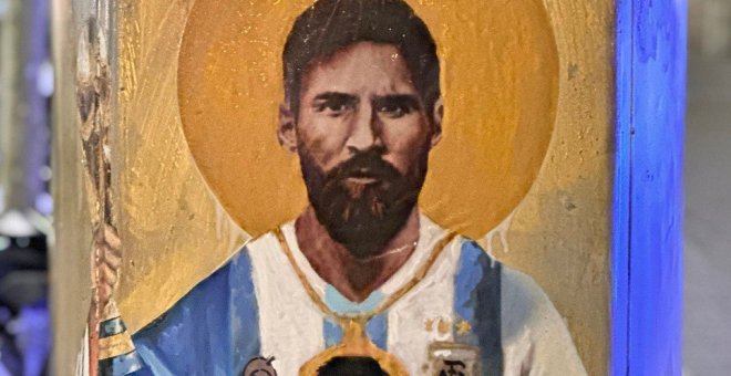 El mural d'un Messi diví apareix al centre de Barcelona