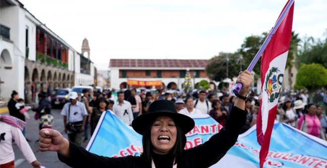 La bota militar y una nada pacífica historia política en Perú