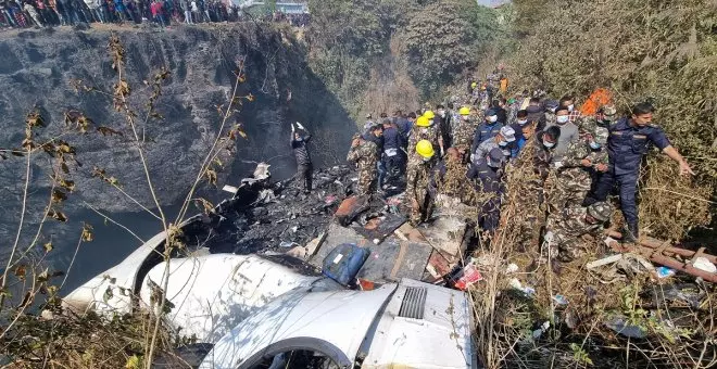 Al menos 68 muertos en el accidente de un avión en Nepal que transportaba a 72 pasajeros