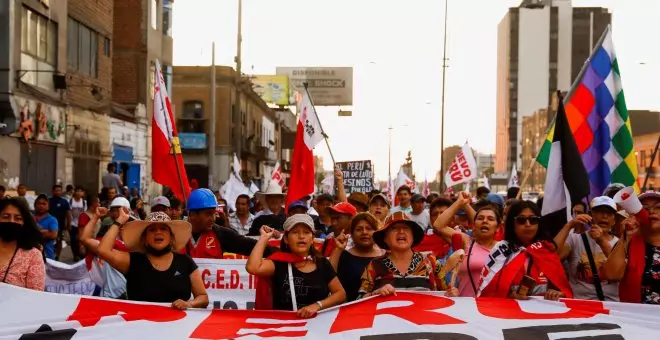 Las protestas avanzan hacia el norte en Perú con piquetes, bloqueo de carreteras y más represión