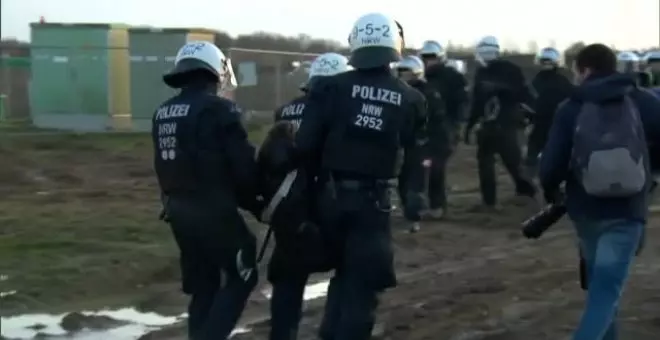 La policía alemana se lleva en volandas a Greta Thunberg de Luetzerath