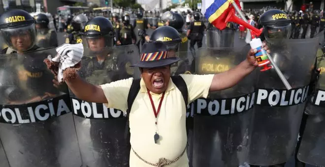 La "toma de Lima" lleva al corazón de Perú a miles de manifestantes que exigen elecciones y la dimisión de Boluarte