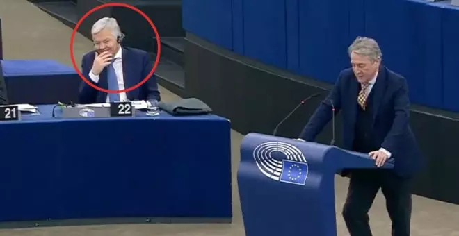 El elocuente momento en que un comisario europeo no puede aguantarse la risa mientras escucha un delirante discurso de Hermann Tertsch