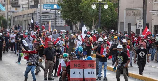 Las marchas en Perú no se detienen ni a balazos