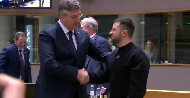 Zelenski recibe el cariño de los líderes europeos en Bruselas