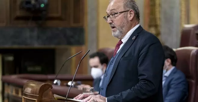 El Congreso entrega a la jueza los dispositivos electrónicos del despacho del diputado Fuentes