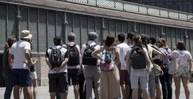 Veinte agentes cívicos velan por el equilibrio del turismo en Ciutat Vella