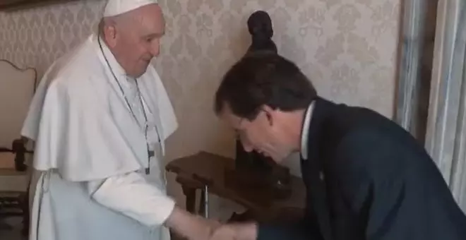 Troleo 'nivel Dios' del Papa a Ayuso y Almeida: "El heredero de la gran Manuela (Carmena)"