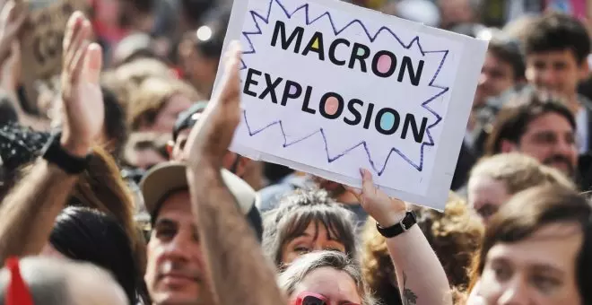 El Consejo Constitucional de Francia avala retrasar la edad de jubilación a los 64 años mientras siguen las protestas en las calles