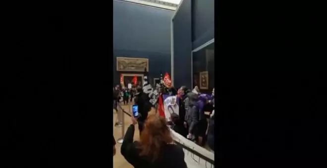 Las protestas sindicales bloquean el acceso al Museo del Louvre de París y obligan a cerrarlo