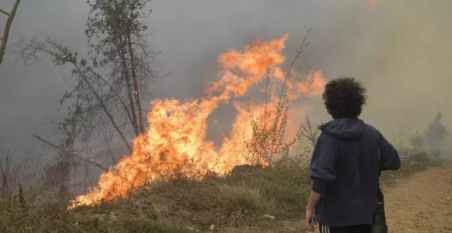 Los incendios de Asturias, Lugo y Castelló prenden la alarma, con la crisis climática y los sabotajes como telón de fondo