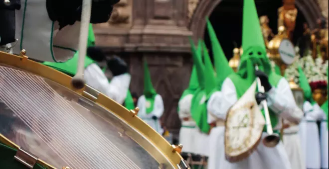 El ruido de la cuaresma: los vecinos llevan al Justicia los tambores de Semana Santa