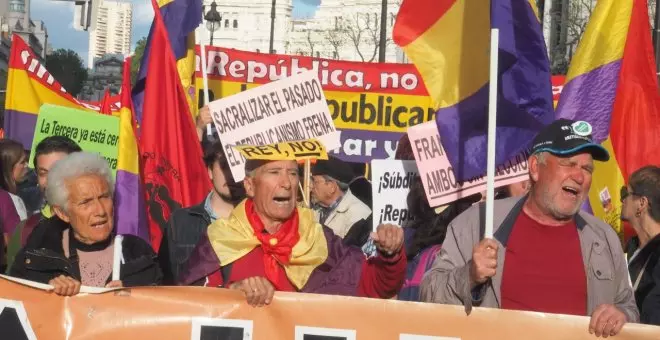 Los republicanos salen a las calles de Madrid para pedir el fin de la monarquía: "¡Contra el régimen del 78!"