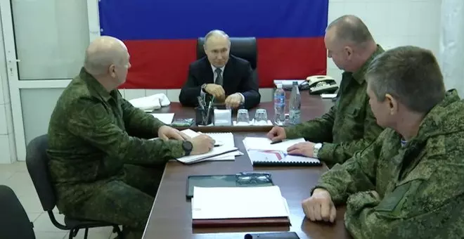 Putin viaja por sorpresa al frente de guerra para visitar los cuarteles de las tropas rusas en Jersón y Lugansk