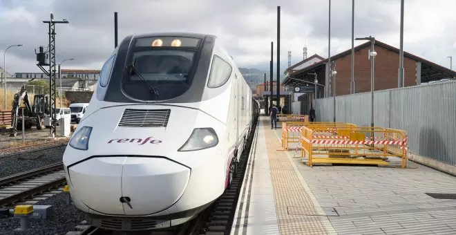 Desalojan a los viajeros de un tren Madrid-Cáceres por el incendio en un motor