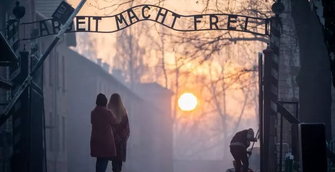 Indignación por la instalación de un puesto de helados a las puertas del campo de concentración de Auschwitz