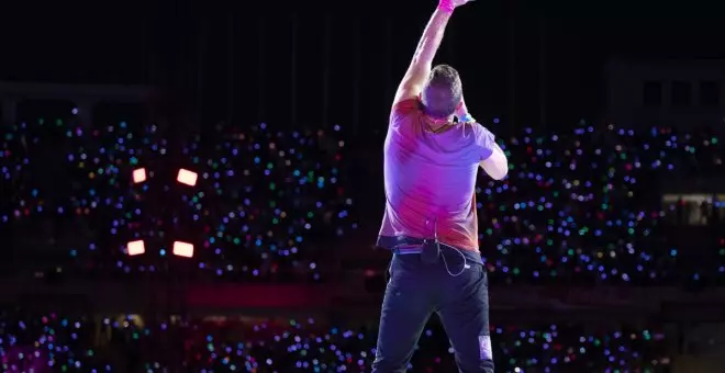 El primer concierto de Coldplay en Barcelona supera expectativas con un homenaje a "la hermosa Tina Turner"
