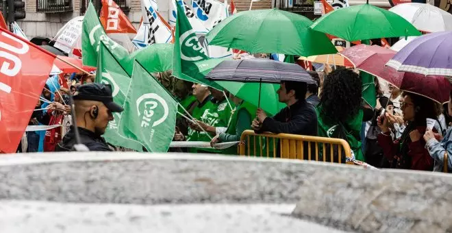 Los funcionarios de Justicia continúan su encierro en el Ministerio tras no llegar a un acuerdo