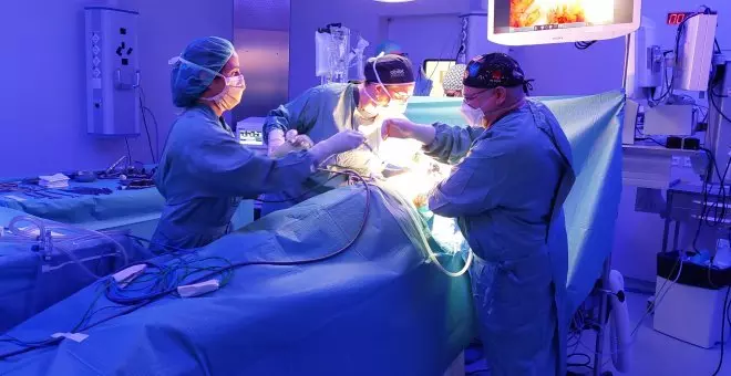 Una tècnica pionera a l'hospital de Sant Pau permet extirpar un nòdul pulmonar en una única visita al quiròfan