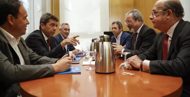 El PP critica a Vox por negar la violencia machista pero mantiene los pactos