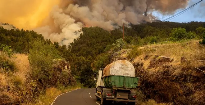 Un incendio en La Palma arrasa más de 4.500 hectáreas y obliga a desalojar a más de 2.000 personas