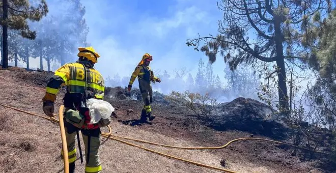 El incendio de La Palma se extiende por el Parque Nacional y coge fuerza en Tijarafe