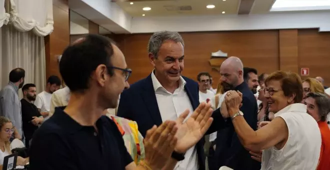 Zapatero, del vacío a la aclamación de sus compañeros de partido 23 años después