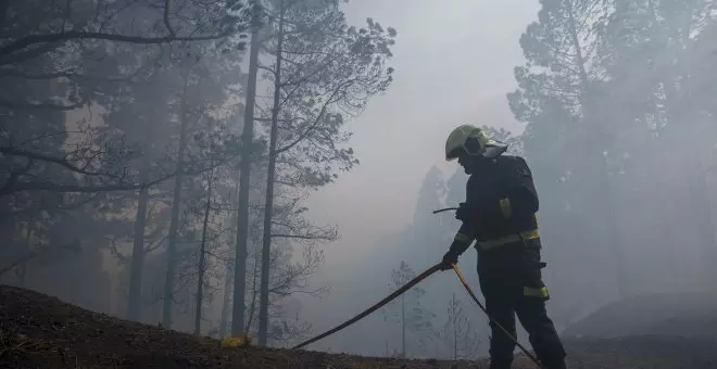 La mejora de las condiciones en el incendio de Tenerife permite pensar en la "desescalada"