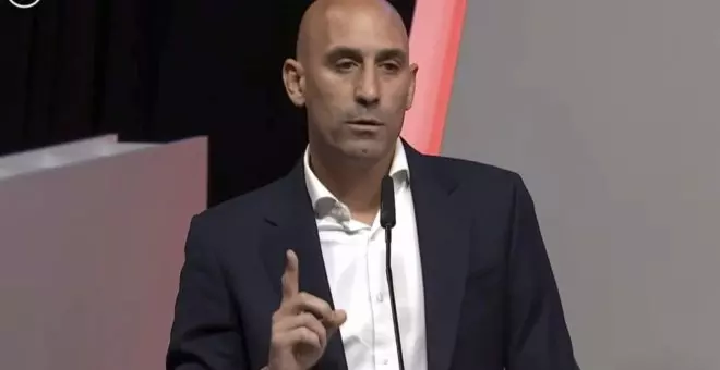 Rubiales rebutja dimitir i s'atrinxera carregant contra el "fals feminisme"