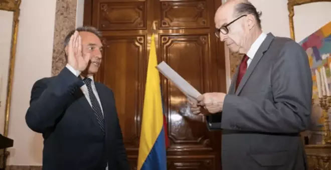 Enrique Santiago recibe la nacionalidad colombiana por su contribución al proceso de paz en el país
