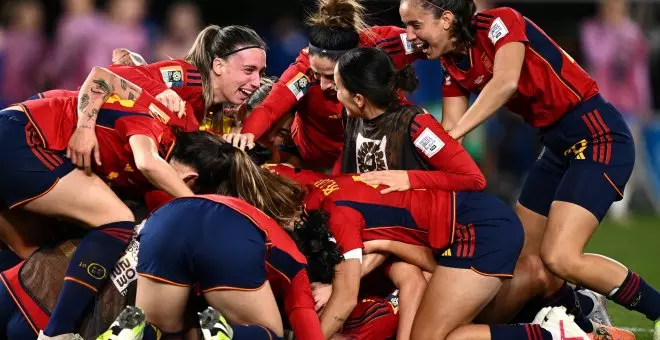 Dominio Público - El feminismo se cuela en casa por el fútbol: ¡Gracias Jenni, gracias campeonas!