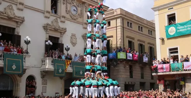 La diada de Sant Fèlix vibra amb una jornada castellera plena de gammes extra