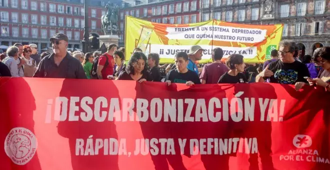 Miles de personas exigen en 20 ciudades españolas el fin de los combustibles fósiles