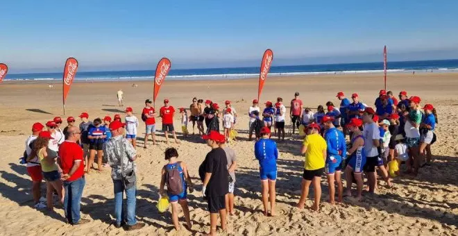 Unos 60 voluntarios del proyecto 'Mares circulares' recogen 87 kilos de basura en la Playa de Berria