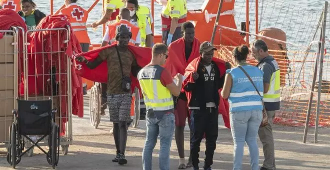 Rescatan ocho embarcaciones con al menos 452 personas en aguas canarias