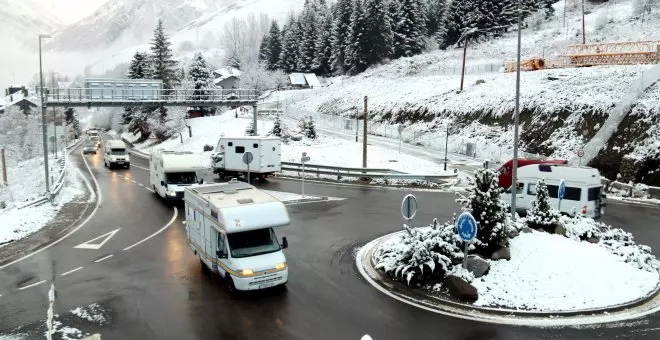 Temporers es manifesten amb una marxa lenta d'autocaravanes per la manca d'habitatge a la Vall d'Aran