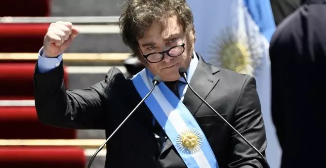 El ultra Milei toma posesión como nuevo presidente de Argentina y anuncia duros ajustes