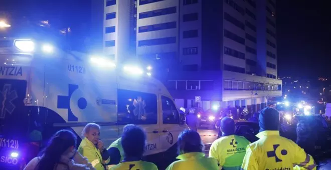 Un cohete pirotécnico que entró por una ventana provoca un incendio en un edificio de Rentería