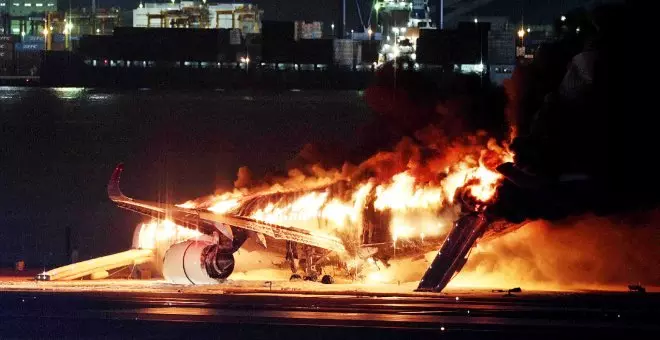 Evacuadas las 379 personas a bordo del avión en llamas de Japan Airlines