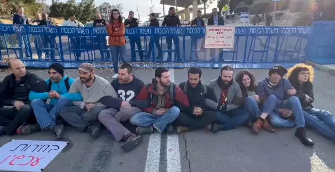 "Elecciones ahora": manifestantes claman contra el Gobierno de Netanyahu frente al Parlamento de Israel