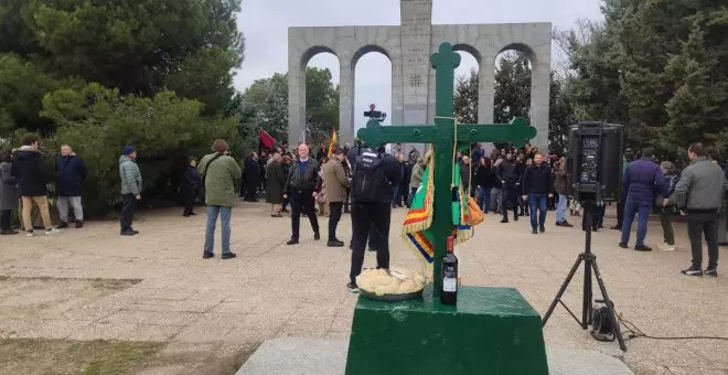 Decenas de fascistas desafían la ley de memoria al homenajear en Madrid a dos nazis rumanos