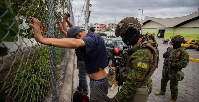 Ecuador, aún en 'shock', sofoca la alta violencia y ve un repliegue de grupos "terroristas"